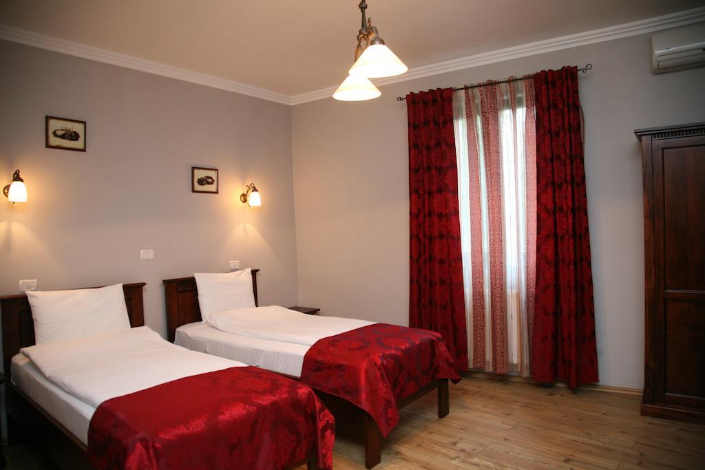 Pensiunea Antique Târgu Jiu Zimmer foto